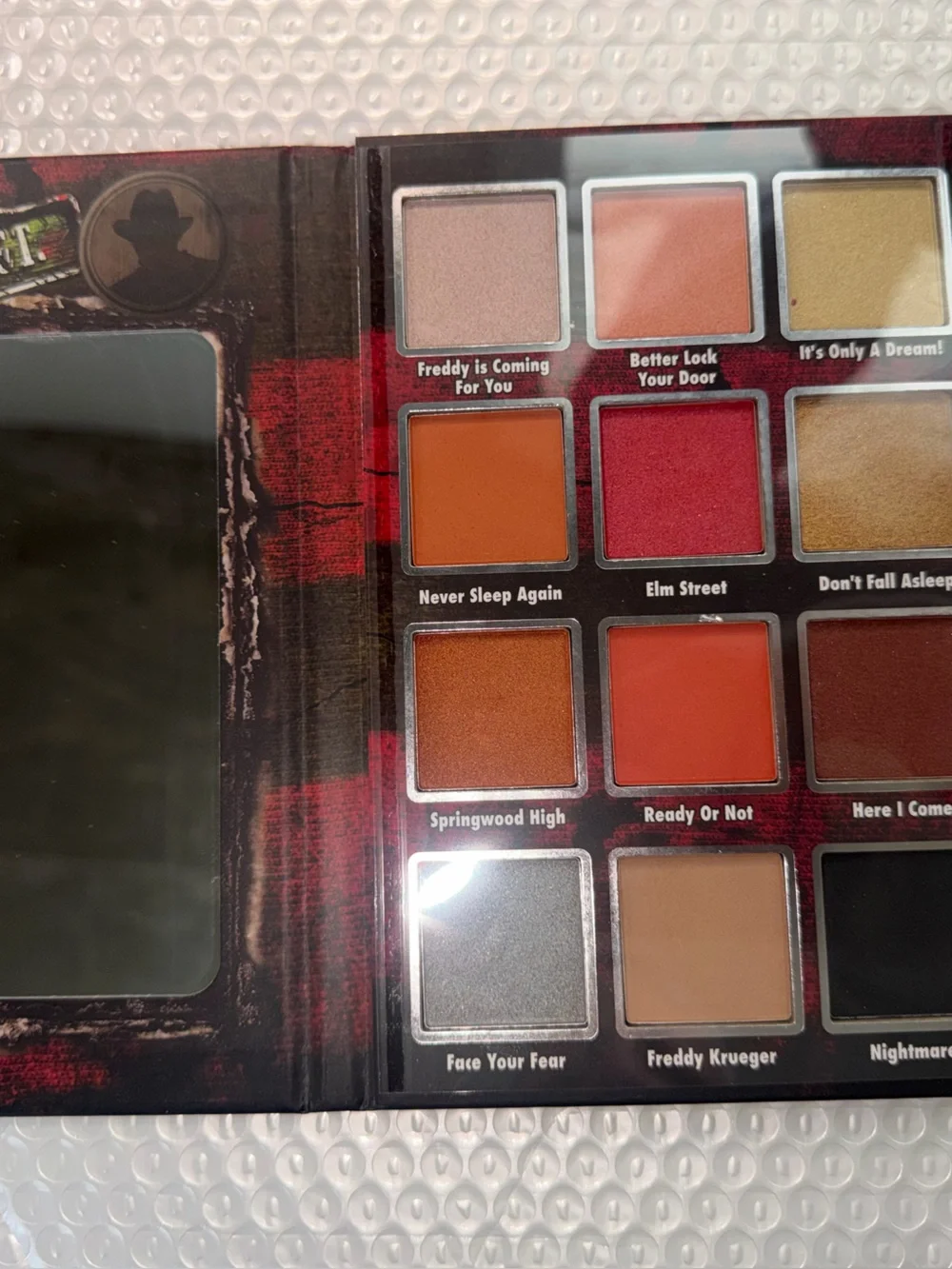Horror-Inspired 12-Color Eyeshadow Palette – Red, Gold & Brown Shades